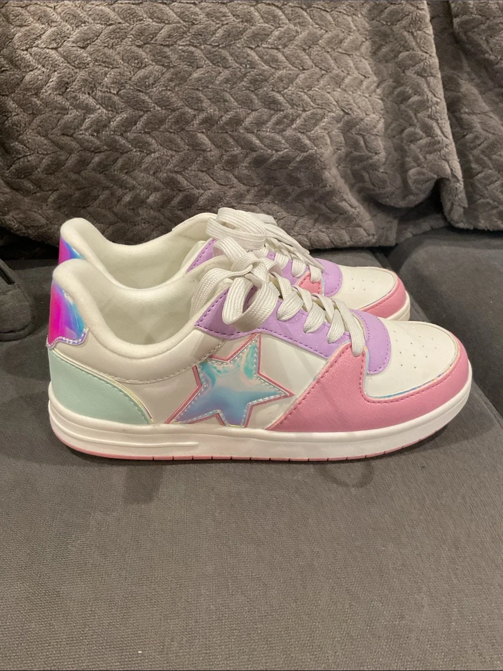 Girls Low Top Sneakers 👟